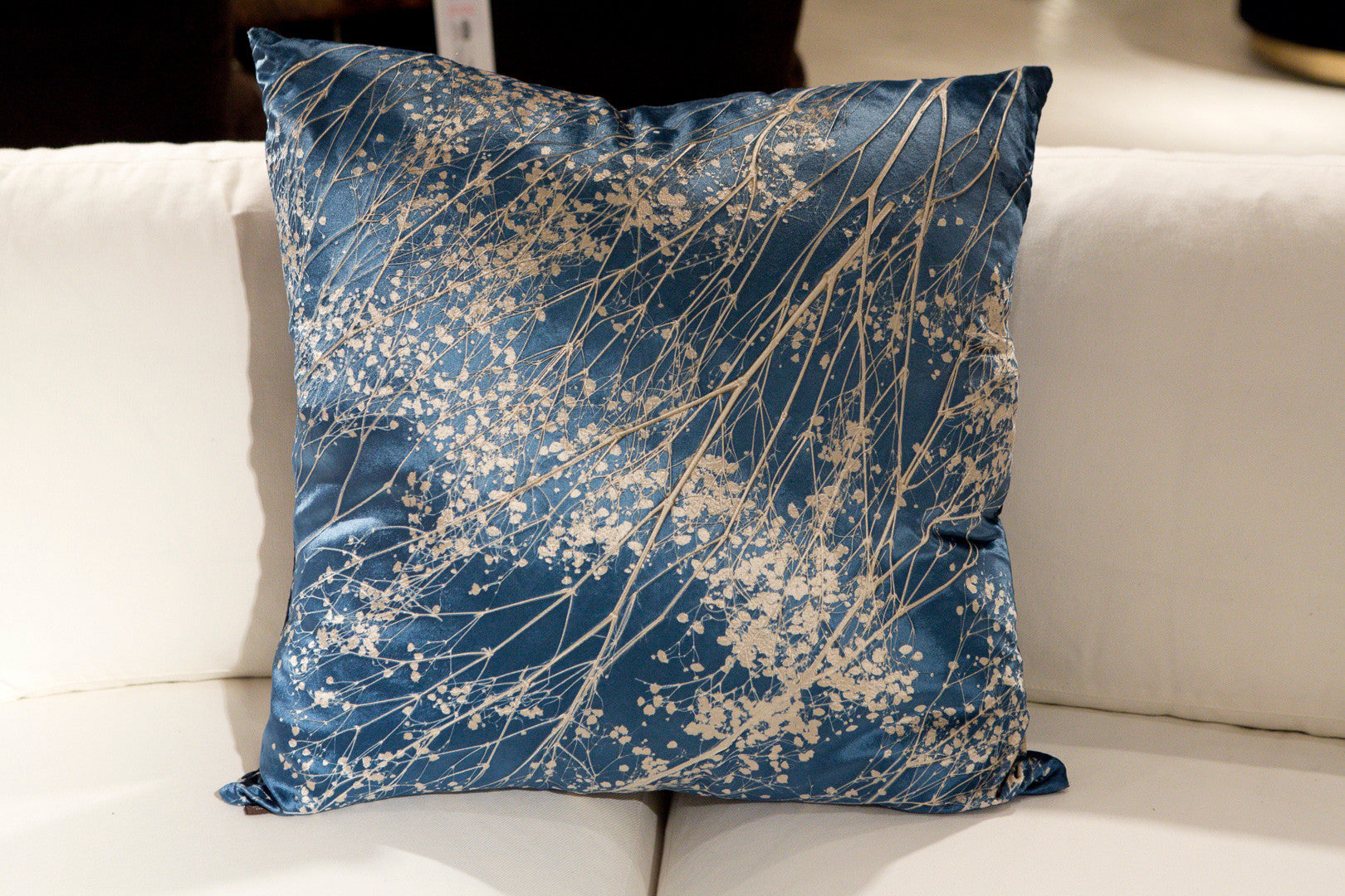 Aviva stanoff discount velvet pillow