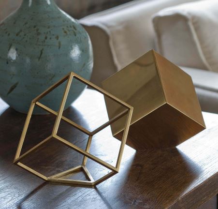 Closed Standing Cube - Regina Andrew