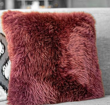 Long Wool Pillow, Plum 20" x 20" - Auskin